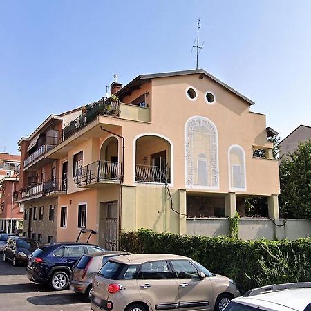 Yellow House Apartment Turin Exterior photo