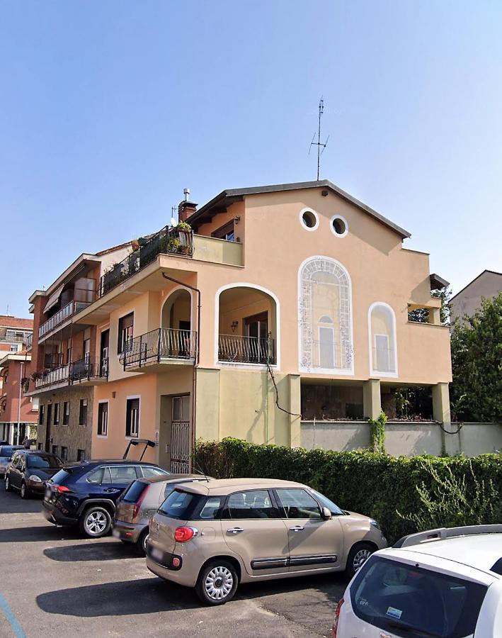 Yellow House Apartment Turin Exterior photo